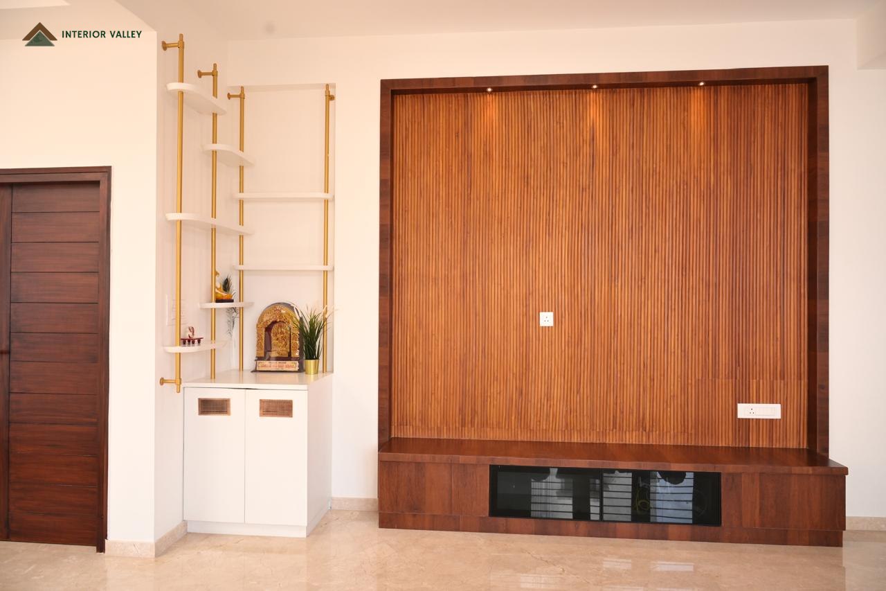 Living room television wall in wood veneer with slim brass shelving
