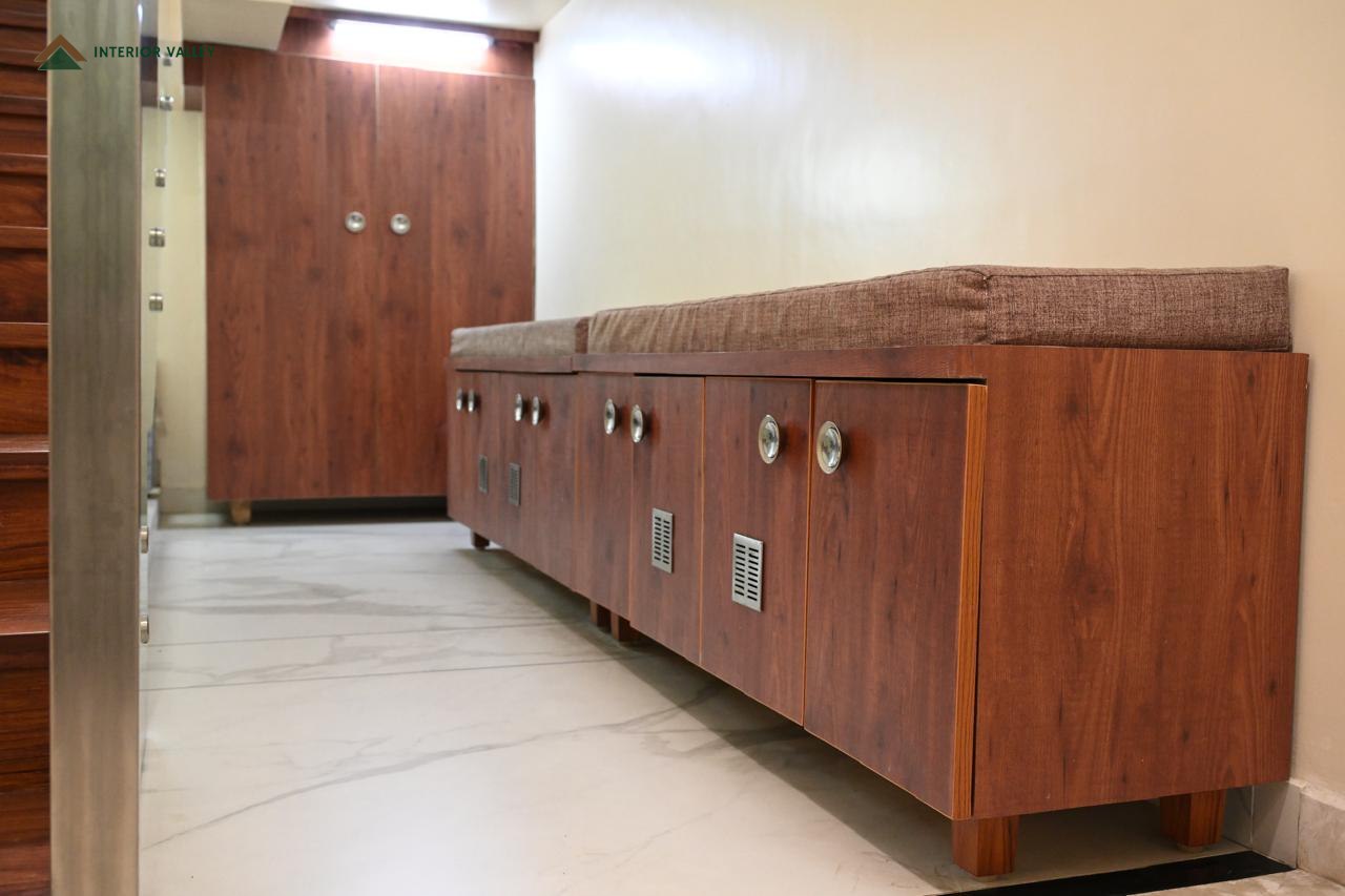 Corridor with wardrobe storage and a cushioned bench