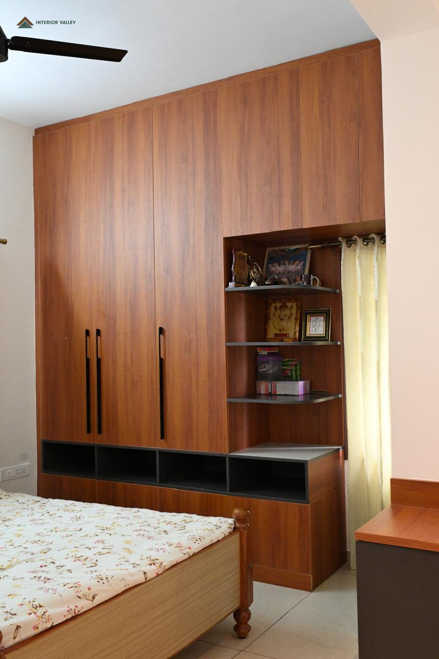 Bedroom wardrobe with an integrated dresser and open shelving