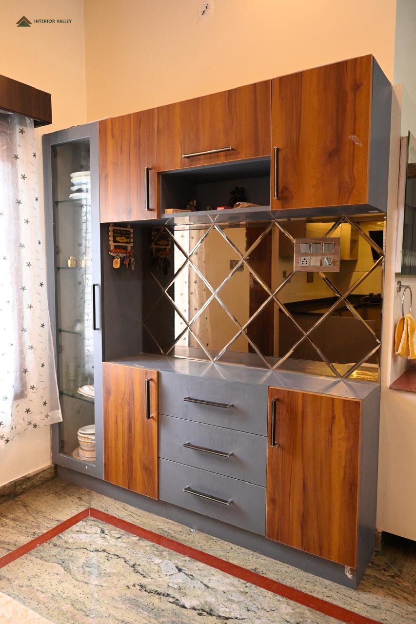 Crockery unit with fluted glass doors and wood veneer
